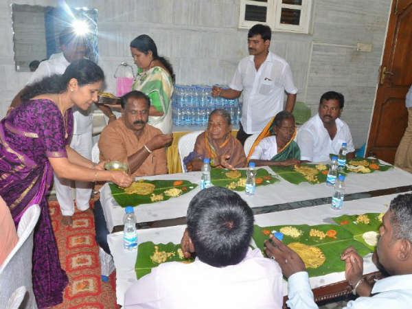 ಕೃತಜ್ಞತೆ ರೂಪದಲ್ಲಿ ದಲಿತ ಕುಟುಂಬಗಳಿಗೆ ಆತಿಥ್ಯ