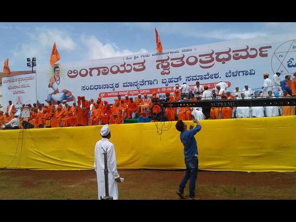 ರೇಣುಕರ ಹಿನ್ನೆಲೆಯನ್ನು ಅಂದು ಮುಚ್ಚಿಟ್ಟಿರಬಹುದು