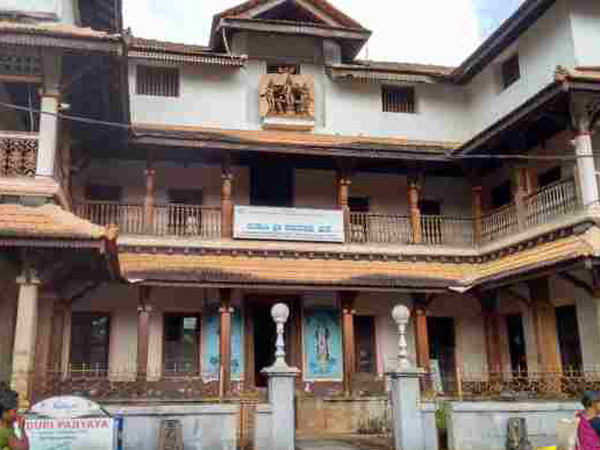 ಮಠದ ವಕ್ತಾರ ಶ್ರೀಶ ಆಚಾರ್ ಹೇಳುವುದೇನು?
