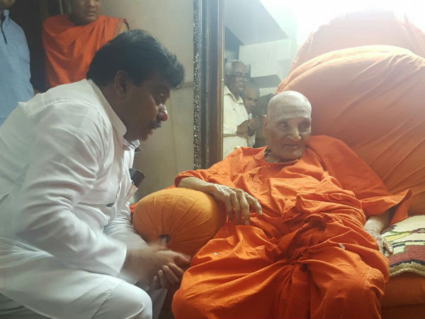 ಸಿದ್ದಗಂಗಾ ಶ್ರೀಗಳನ್ನು ಭೇಟಿಯಾದ ಎಂ ಬಿ ಪಾಟೀಲ್