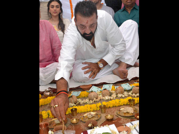 ಸುನೀಲ್ ದತ್- ನರ್ಗೀಸ್ ಗೆ ಪಿಂಡ ಪ್ರದಾನ
