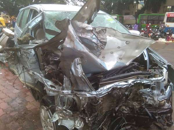 ಒಂದು ಸಾವು, ಕಾರು ಜಖಂ