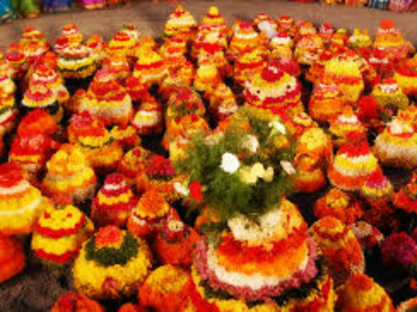 ಸೀರೆ ಹಂಚಿಕೆ