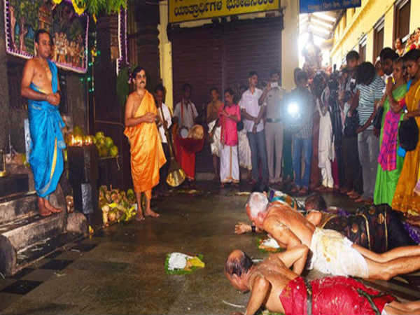 ಮಡೆಸ್ನಾನಕ್ಕೆ ನಿಷೇಧ