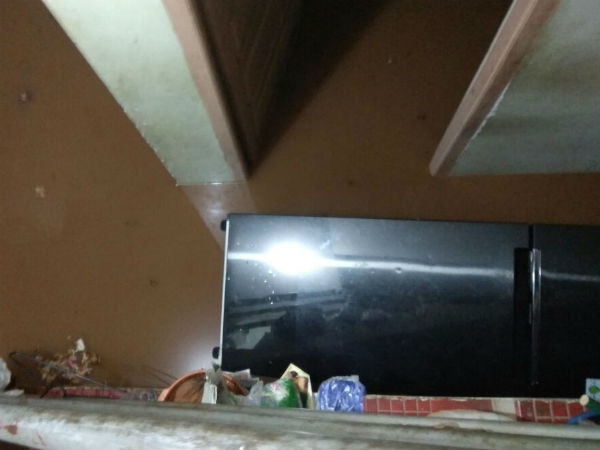 ನೆಲದ ಮೇಲೆ ಬಿದ್ದ ರೆಫ್ರಿಜರೇಟರ್