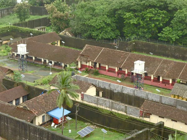 ಹಲ್ಲು ಕಿತ್ತ ಹಾವುಗಳಾದ್ರಾ ಜೈಲಾಧಿಕಾರಿಗಳು?