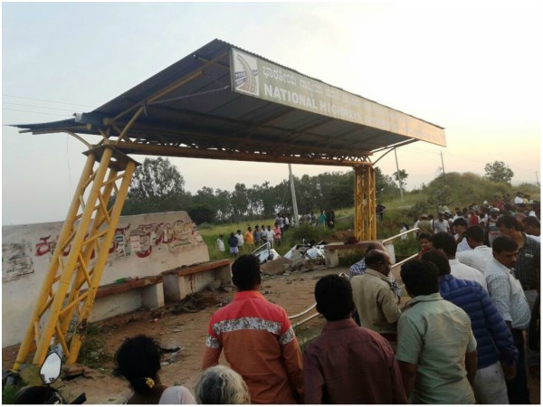 ಊಟಕ್ಕೆ ಕುಳಿತಿದ್ದವರ ಮೇಲೆ ಹರಿದ ಕಾರು