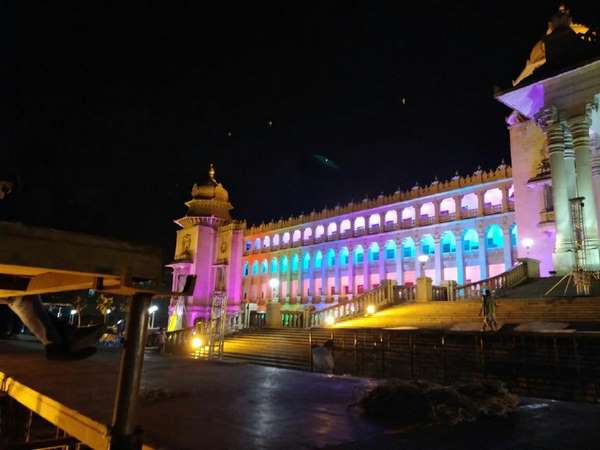 ಪ್ರಥಮ ಪ್ರಜೆಯೊಂದಿಗೆ ಭೋಜನ