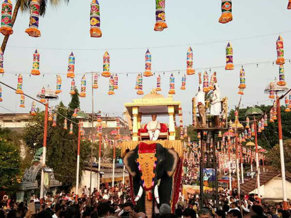 ಅದ್ಧೂರಿ ಮೆರವಣಿಗೆ