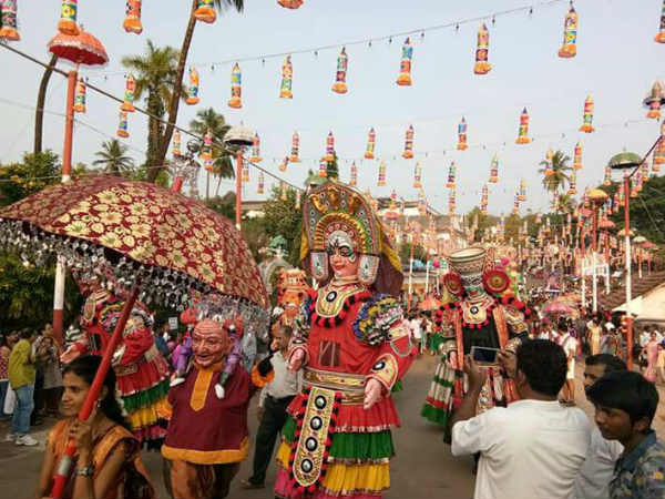 ಪಟ್ಟಾಭಿಷೇಕ ಮಹೋತ್ಸವ ಕಣ್ತುಂಬಿಕೊಂಡ ಜನರು