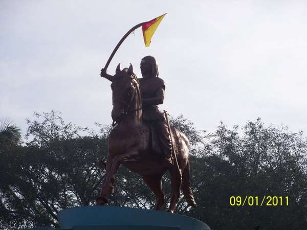 ಕಿತ್ತೂರು ಚೆನ್ನಮ್ಮನ ಹೋರಾಟದ ಹೋಲಿಕೆ