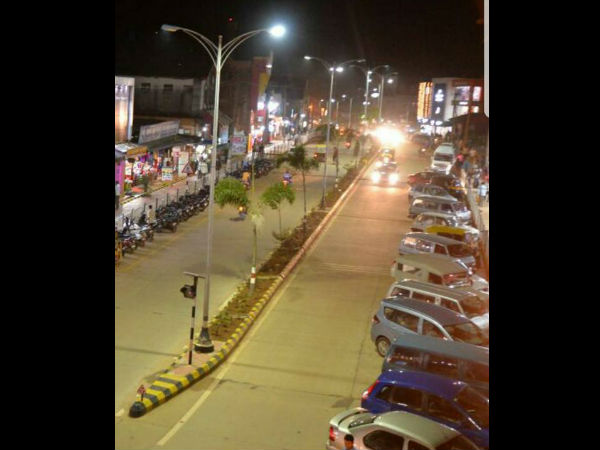 ರಸ್ತೆಯಲ್ಲಿ ಜಾಹೀರಾತು ಫಲಕವಿರಲ್ಲ