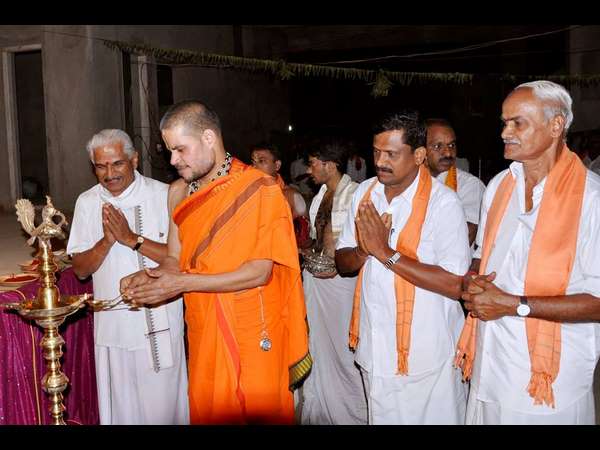 ಸ್ವಾಮೀಜಿ ಕಣಕ್ಕಿಳಿಸಲು ಸಂಘ ಪರಿವಾರ ತೀರ್ಮಾನ