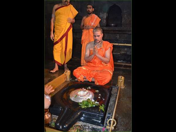 ಹಿಂದುತ್ವದ ನೆಲೆಯಲ್ಲಿ ಸ್ಪರ್ಧೆ