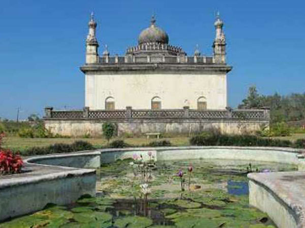 ಇಂಡೋಸಾರ್ಸೆನಿಕ್ ಶೈಲಿಯ ಕಟ್ಟಡ