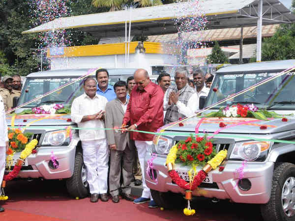 ಜೀಪು ಚಲಾಯಿಸುವ ಮೂಲಕ ಚಾಲನೆ