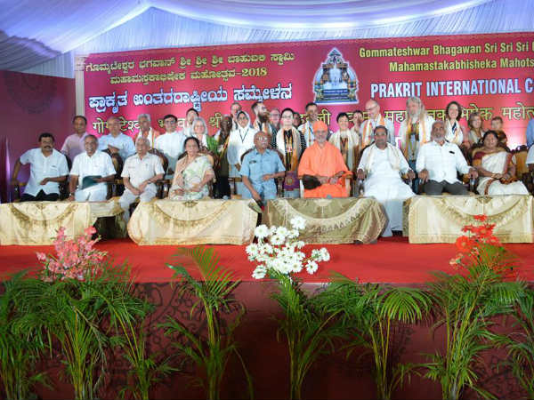 ಶ್ರೀ ಚಾರು ಕೀರ್ತಿ ಭಟ್ಟಾರಕ ಸ್ವಾಮೀಜಿ ಭೇಟಿ