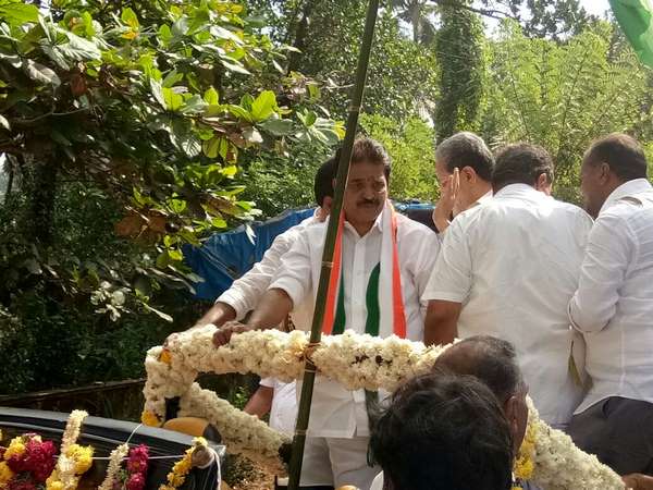 ಮೊಯ್ದೀನ್ ಬಾವಾಗೆ ತರಾಟೆ
