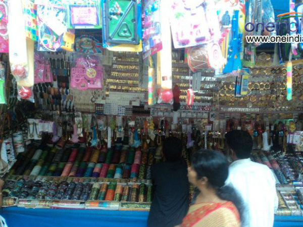 ಬಳೆ, ಸರ, ಕಿವಿಯೋಲೆಗಳ ಸಿಂಗಾರ