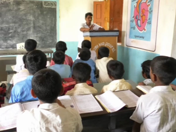 ಅಸ್ಪೃಶ್ಯತೆ ಆಚರಣೆಗೆ ಹಿಡಿದ ಕನ್ನಡಿ