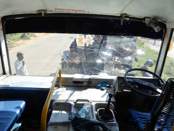ಬಸ್ಗೆ ಕಲ್ಲು ತೂರಾಟ