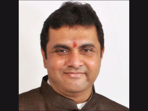 ಹಾಜರಿ ಇರಬೇಕಾಗಿಲ್ಲ