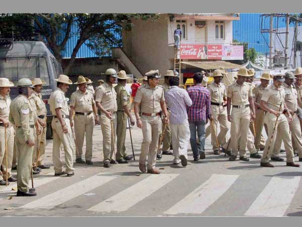 ಕನ್ನಡಪರ ಸಂಘಟನೆಗಳ ವಿರೋಧ