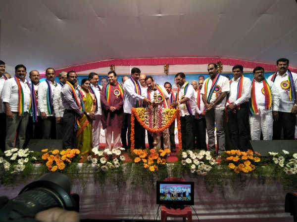ಉಭಯ ನಾಯಕರ ಹಸ್ತಲಾಘವ