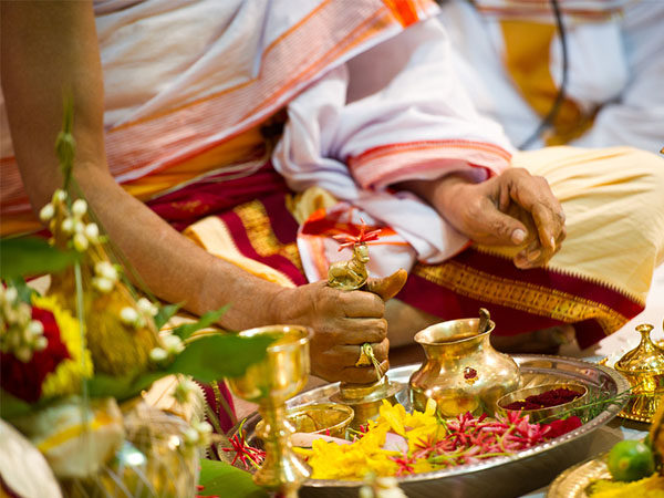 ಭೂಮಿ ಪೂಜೆ ಮಾಡಿ ಗೃಹ ನಿರ್ಮಾಣ ಆರಂಭ