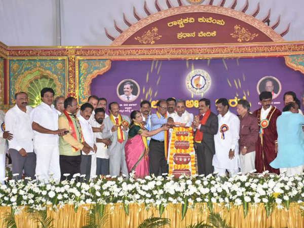 ಕನ್ನಡ ಭೋರ್ಗರೆವ ನಿನಾದವಾಗಬೇಕು, ಪಾಂಚಜನ್ಯವಾಗಬೇಕು