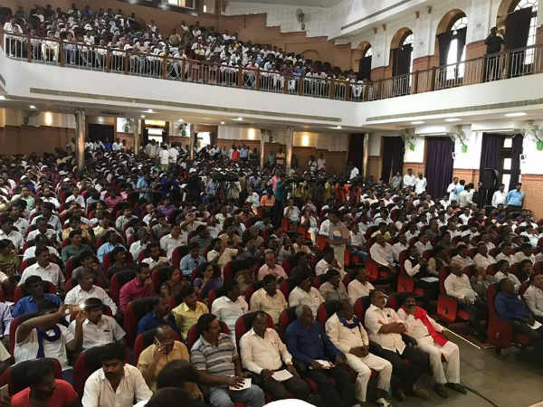 'ಹೋಟೆಲ್ ಉಪಹಾರ ಸೇವಿಸಿದರು'
