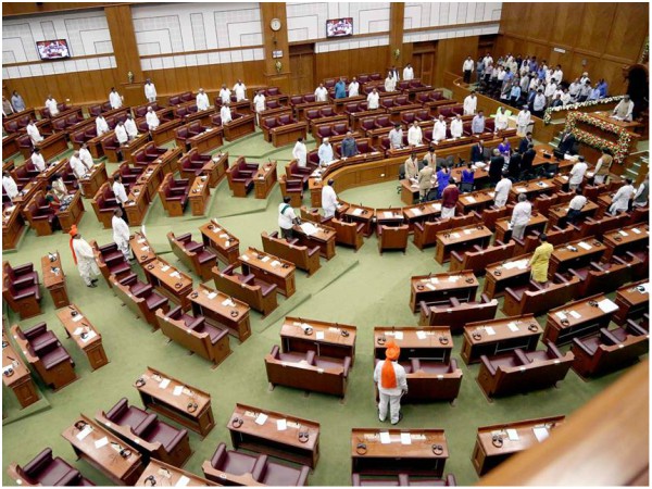 ಸರಕಾರಗಳು ಎಲ್ಲರ ಜೊತೆಗೂ ಆಟವಾಡುತ್ತಲೇ ಇರುತ್ತದೆ