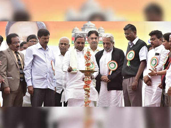 ಸಿದ್ದರಾಮಯ್ಯನವರು ಒಂದು ಕಡೆ, ಪರಮೇಶ್ವರ್ ನೇತೃತ್ವದಲ್ಲಿ ಇನ್ನೊಂದು ಕಡೆ
