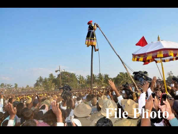 ವಿಜಯದಶಮಿಯ ಪ್ರಯುಕ್ತ ದೇವರಗುಡ್ಡದಲ್ಲಿ ನಾಗಪ್ಪಜ್ಜ ಉರ್ಮಿ ಕಾರ್ಣಿಕ ನುಡಿದದ್ದು