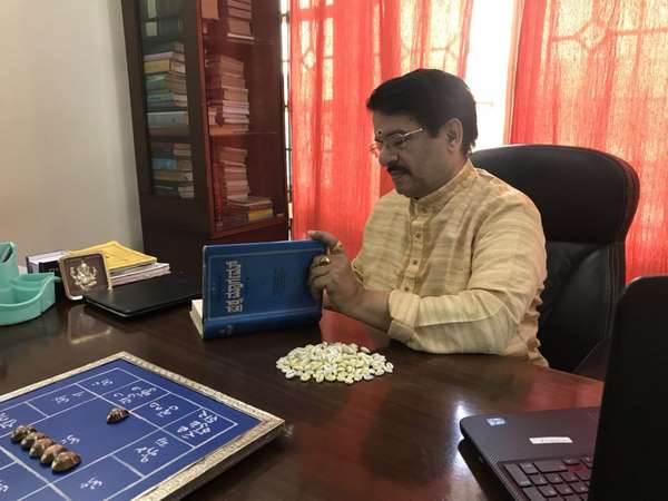 ಪ್ರಶ್ನೆ: ನಿತ್ಯ ಭವಿಷ್ಯ, ಮಾಸ ಭವಿಷ್ಯ, ವರ್ಷ ಭವಿಷ್ಯವೆಲ್ಲ ಹೇಳೋದು ತಪ್ಪು ಎಂಬ ಮಾತಿದೆಯಲ್ಲಾ?