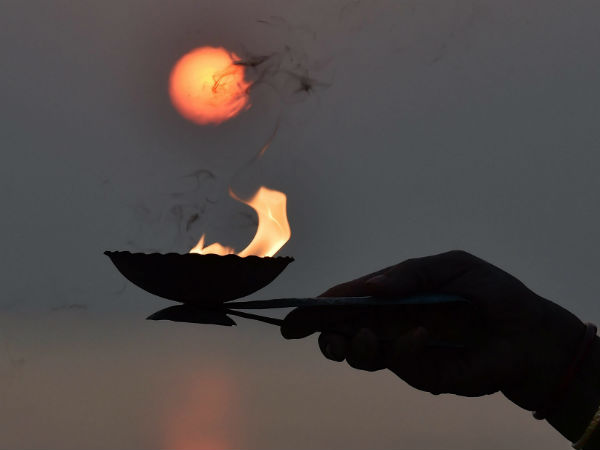 ಗಂಗಾಸಾಗರದಲ್ಲಿ ಸೂರ್ಯದೇವನಿಗೆ ನಮನ
