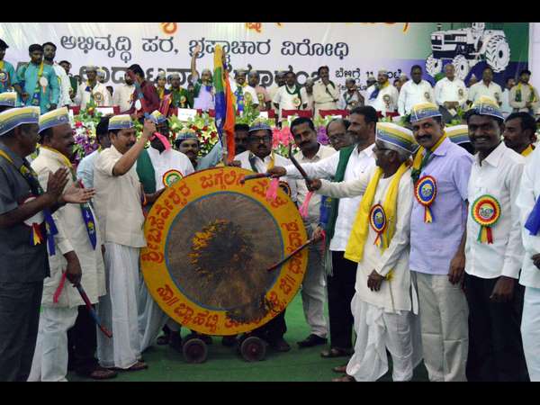 ಪ್ರಧಾನಿಗಳೇ ರಾಜಕೀಯ ಬಿಡಿ ನೀರು ಕೊಡಿ