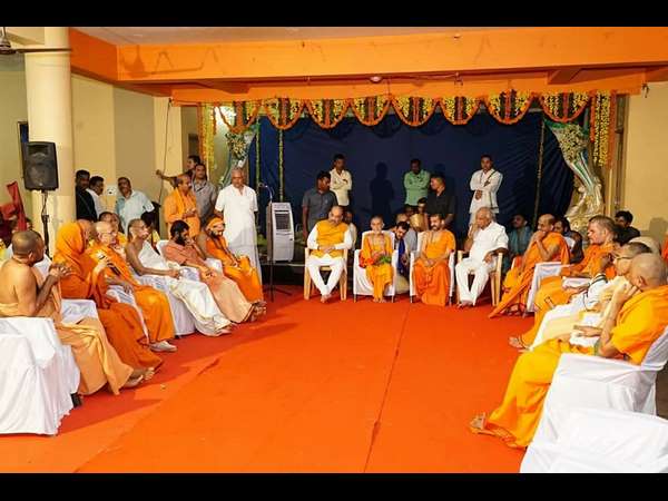 ಅಮಿತ್ ಶಾ- ಪೇಜಾವರ ಶ್ರೀ ಭೇಟಿ