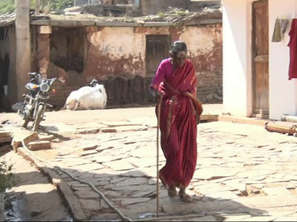 ಹೆರಿಗೆ ತರಬೇತಿ ಪಡೆದಿರುವ ಅಜ್ಜಿ