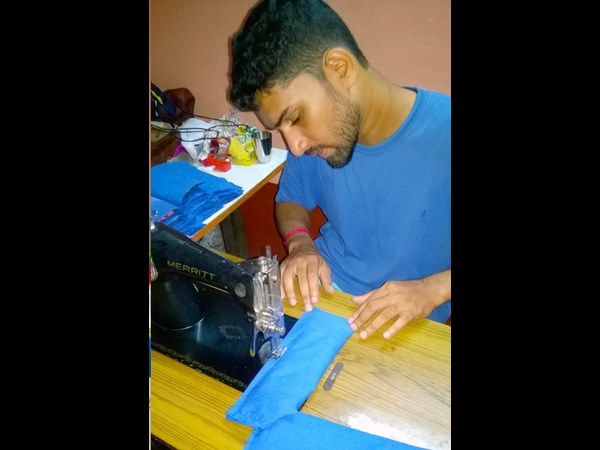 ಬಟ್ಟೆ ವಿತರಿಸಿತ್ತು ಟ್ರಸ್ಟ್