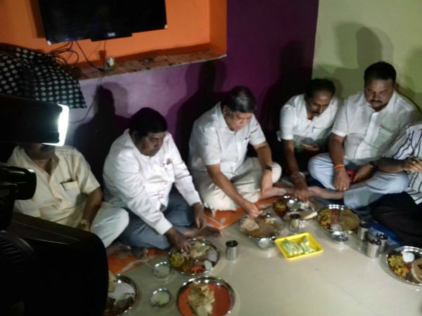 ಸ್ಥಳೀಯ ಜನರ ಜೊತೆ ಮಾತುಕತೆ, ಊಟ