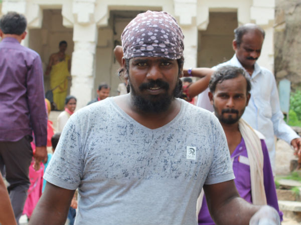 ಕಲ್ಲುಸಂದಿಯಲ್ಲಿರಬಹುದೆ ಎಂದು ಇಣುಕಿದಾಗ...