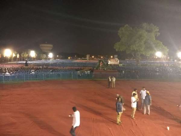 ಮೈದಾನದ ತುಂಬಾ ಫ್ಲೆಕ್ಸ್ ಗಳು