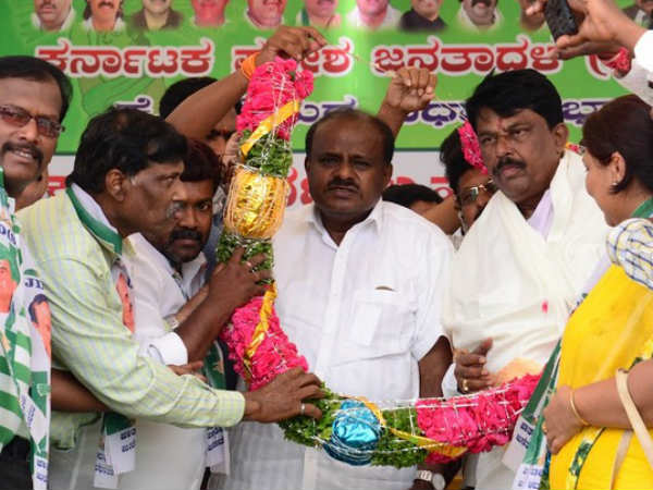 ಗಾಸಿಪ್ ಸುಳ್ಳು ಮಾಡಲು ಸ್ಪರ್ಧೆ