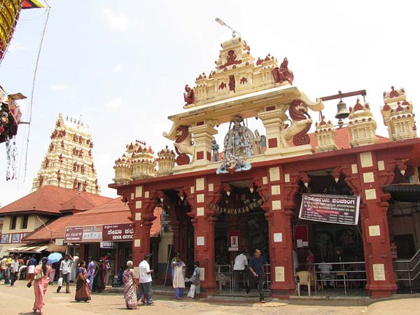 ಪ್ರಶ್ನೆ 3 : ನೀವು ಸನ್ಯಾಸಿಯಾಗಿ ಇದ್ದುಕೊಂಡೇ ಸಮಾಜ ಕಾರ್ಯ ಮಾಡಲು ಆಗುವುದಿಲ್ಲವೇ?