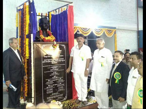 ಕಾಗೋಡು ತಿಮ್ಮಪ್ಪ ಜೊತೆಗಿದ್ದರು