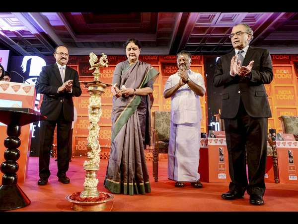 ಪನ್ನೀರ್ ಸೆಲ್ವಂ ಬಿಜೆಪಿಗೆ ಶರಣಾಗಿದ್ದಾರೆ!