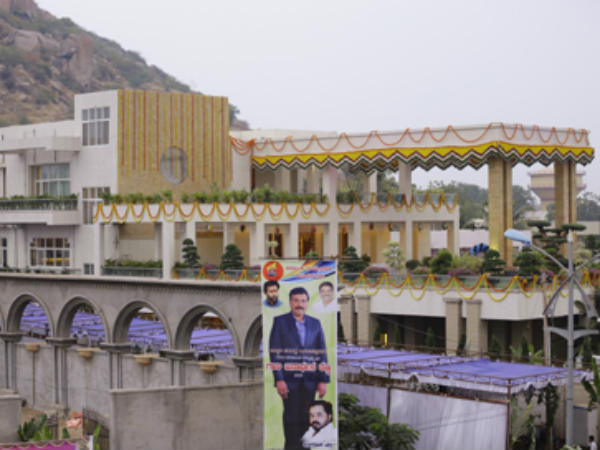 ಶ್ರೀರಾಮುಲು ಕಾರಿನಲ್ಲೇ ನೀಡಿದ ಸಂದರ್ಶನ