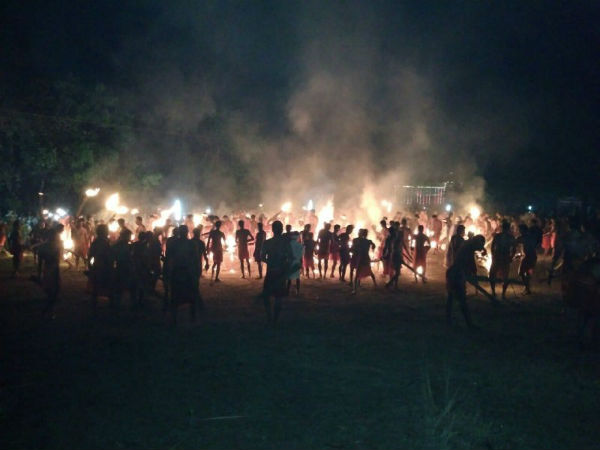 ವೈರಿಗಳಂತೆ ಬೆಂಕಿ ಯುದ್ಧ