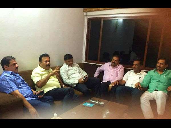 ಪಕ್ಷಾಂತರಿಗಳಿಗೆ ಟಿಕೆಟ್ ಕೊಡಬೇಕೊ, ಇಲ್ಲವೊ?